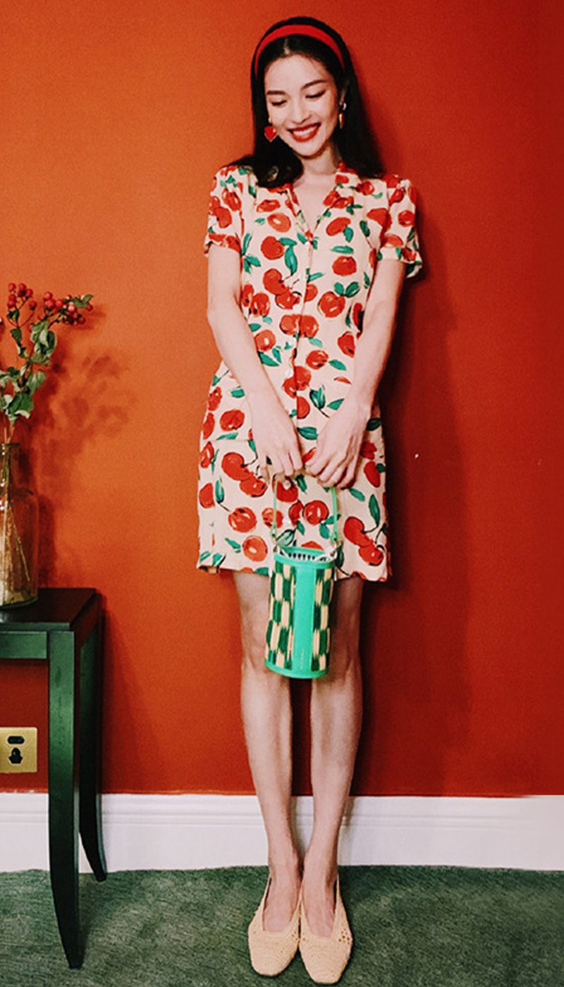 明星同款连衣裙 苹果印花v领修身碎花短裙夏季新款清新甜美连衣裙