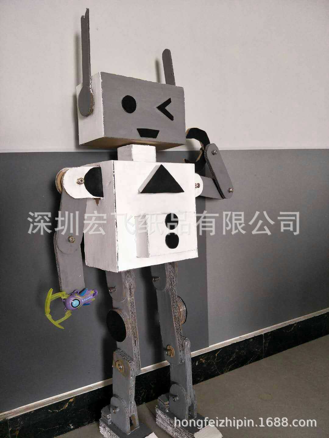 纸箱机器人 纸箱玩具 幼儿园手工玩具废物利用
