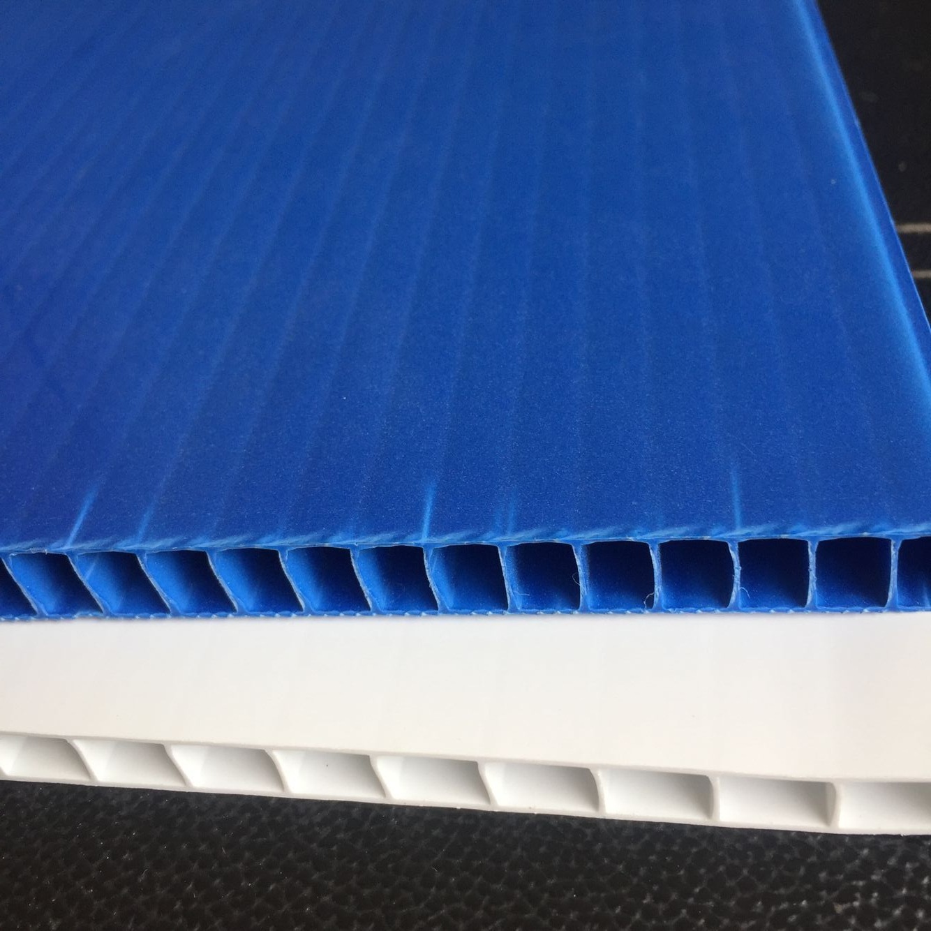 东莞批发pvc中空板万通板pe中空板垫板定制2mm-12mm塑料瓦楞隔板