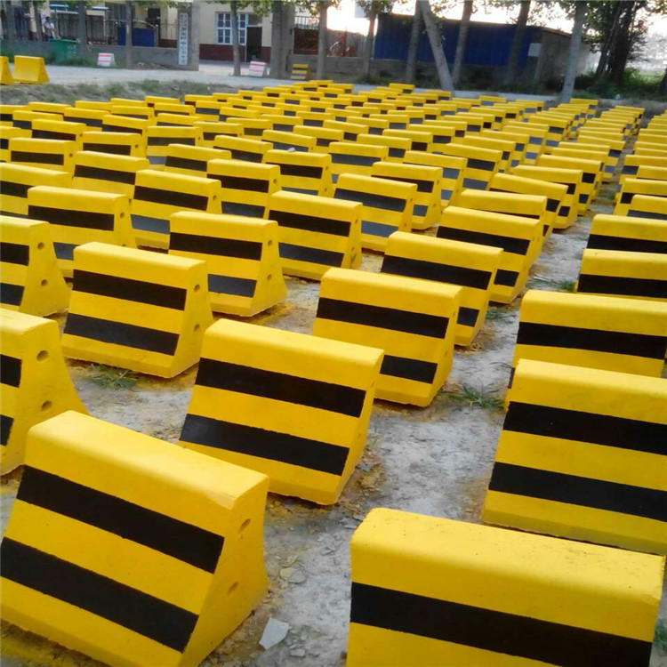 佛山 江门 水泥混凝土警示墩 道路施工隔离墩 警示钢管护栏墩