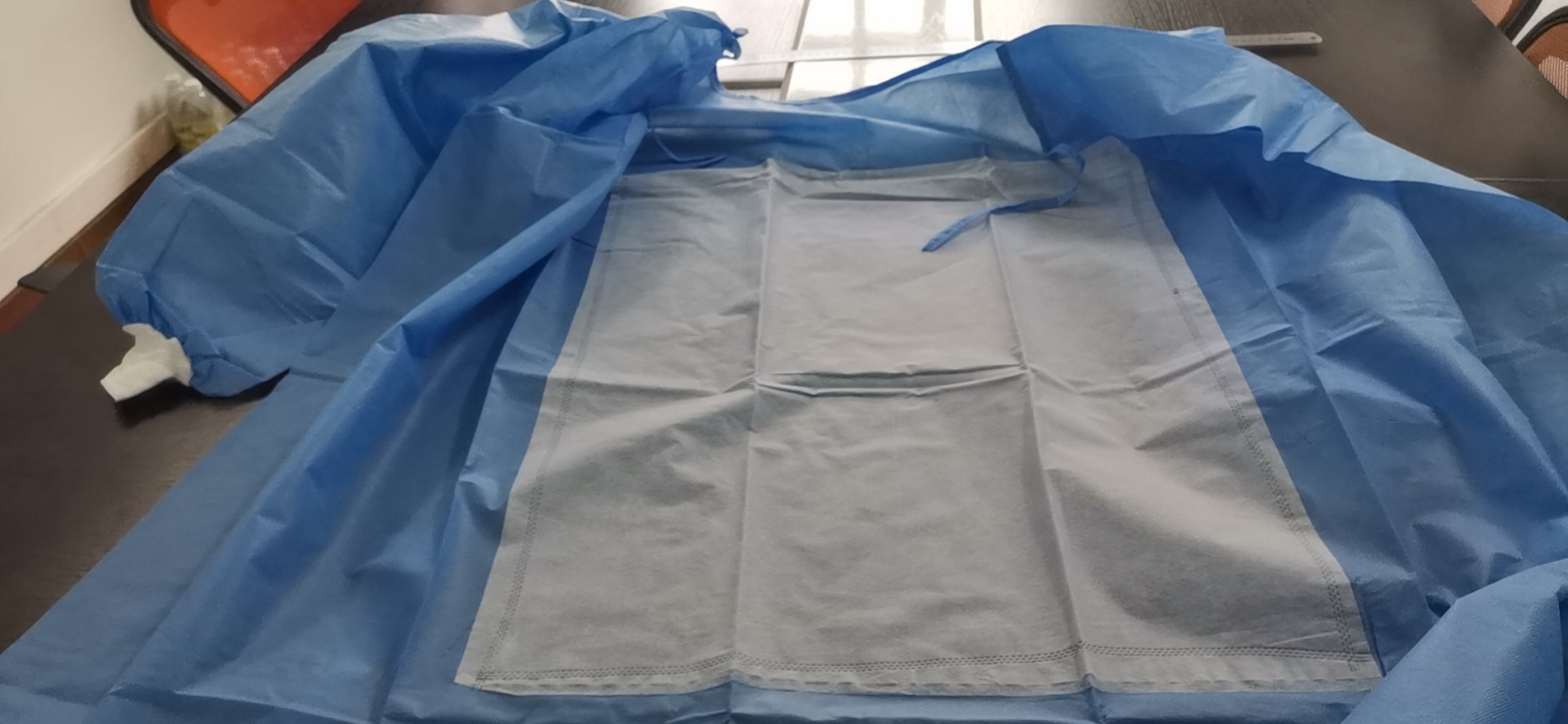 厂家直销45克sms无纺布超声波热合手术服一次性隔离衣防护服加强