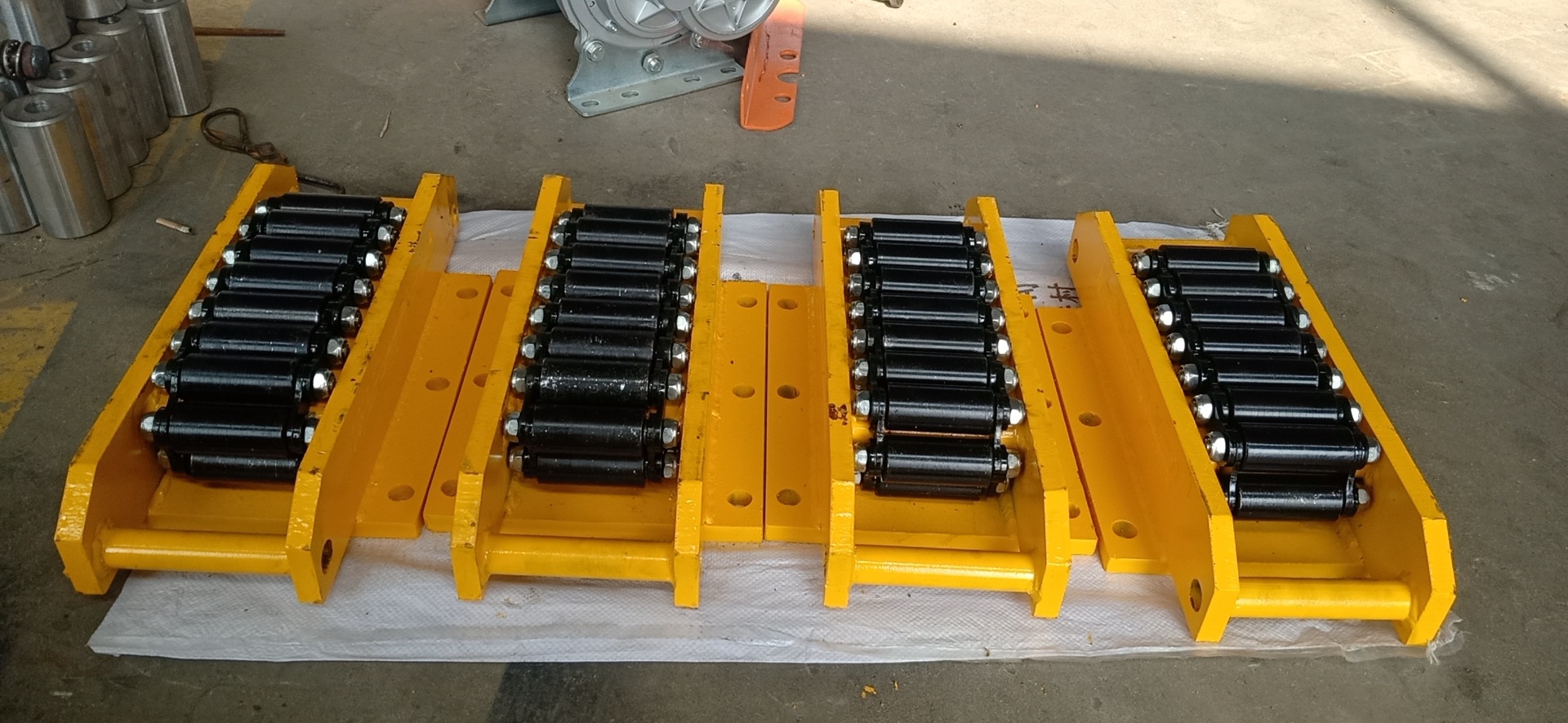 crm履带式小坦克槽钢轨地坦克重型链条轮履带式坦克车重物移位器