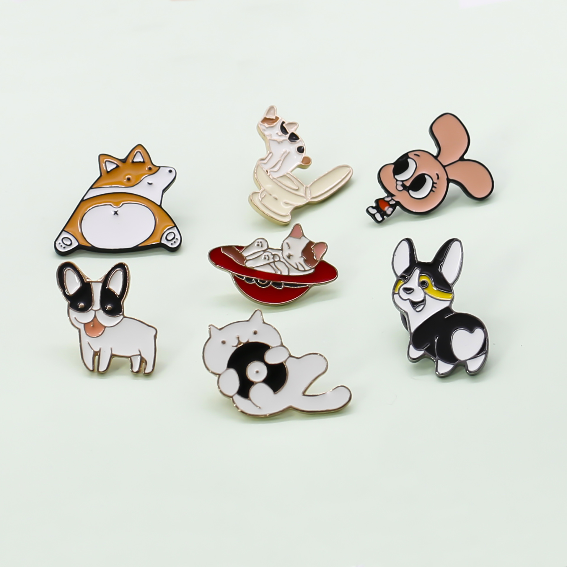 胸针可爱小动物小猫小狗小兔子拉粑粑的猫萌萌哒胸针徽章批发
