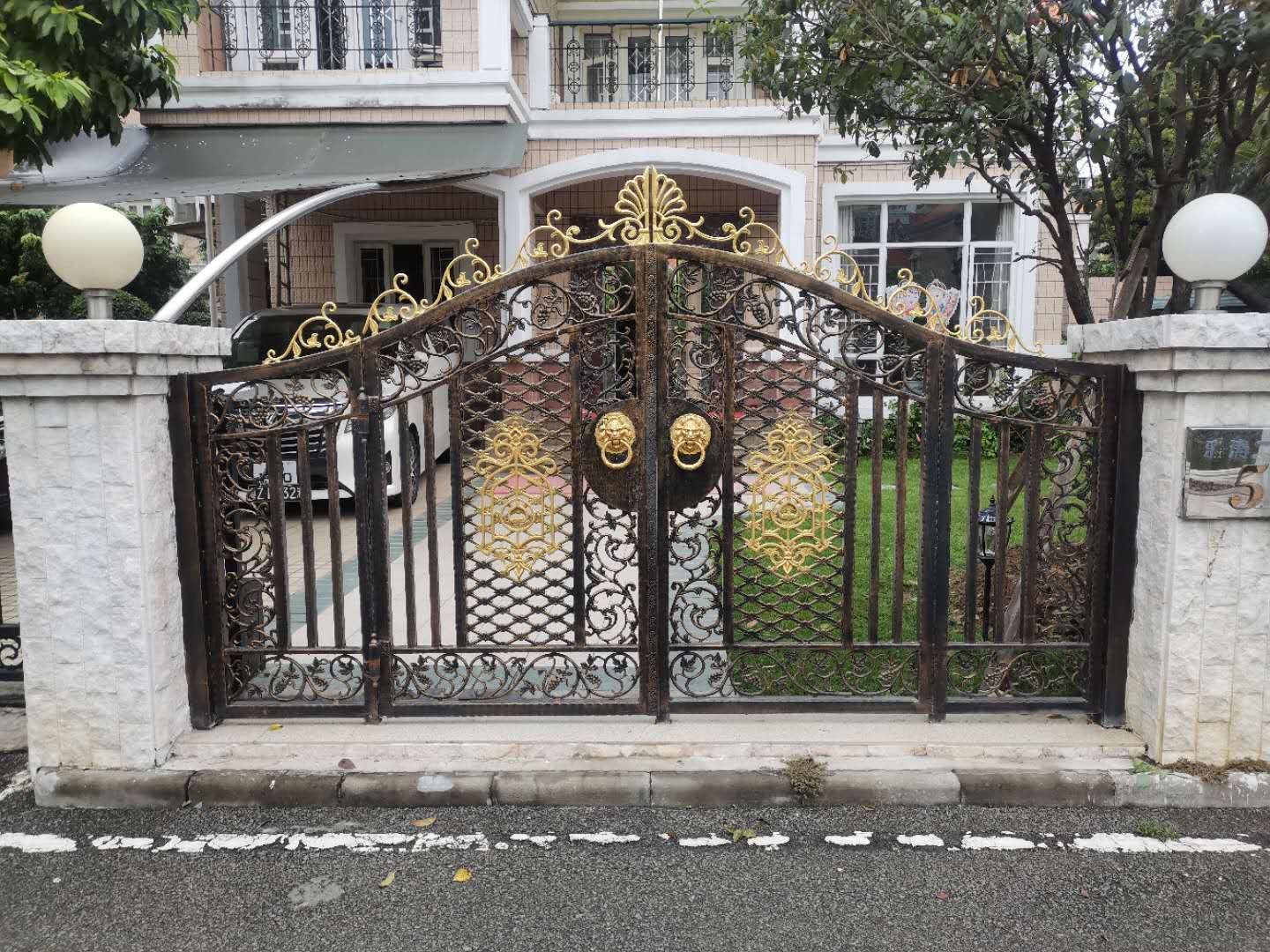 广州厂家批发零售古铜色烤漆封闭式庭院门私人定制热镀锌四折铁门