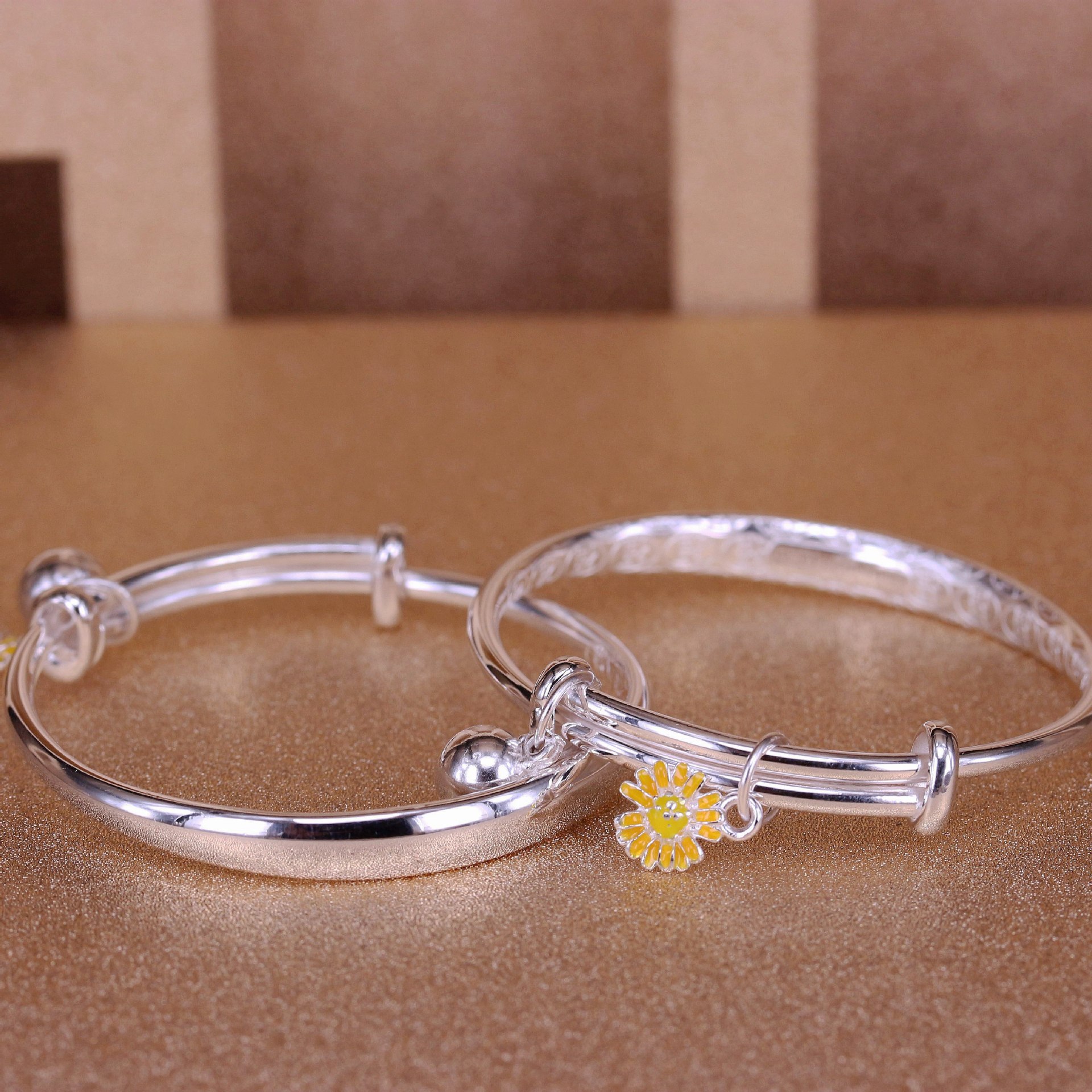 s999足银宝宝手镯 儿童满月百月周岁光面实心童镯铃铛小雏菊脚镯