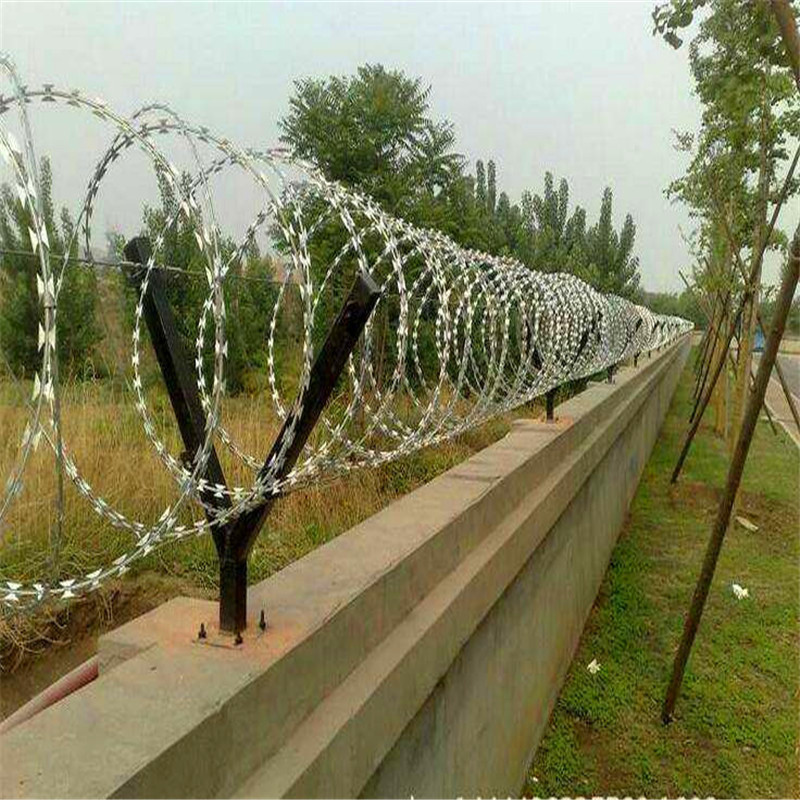 成都刀片刺绳现货 镀锌刺绳刺线围墙防爬刺热镀锌刀片刺丝定做-阿里巴