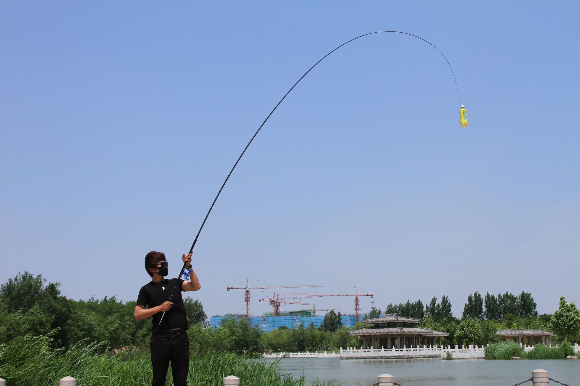 亚龙飞前打竿不剪线超轻谷麦逗钓竿超硬19调三定位鱼竿前打带地插