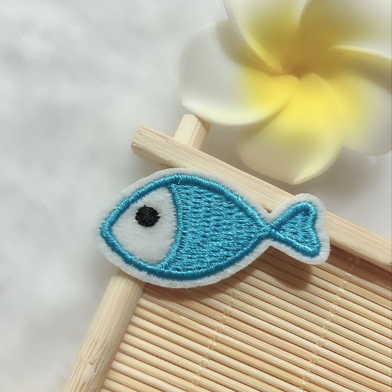 个性迷你小鱼卡通布贴厂家直销电脑刺绣绣花加工定制刺绣补丁贴