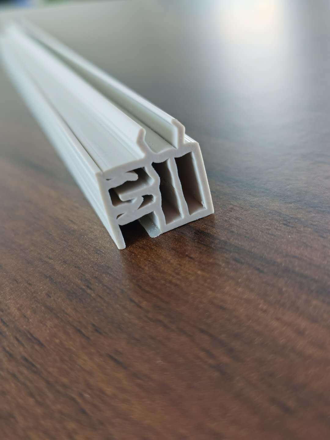 大连中海天铝板材铝合金平板夹条工业亚克力夹条铝合金板夹条批发