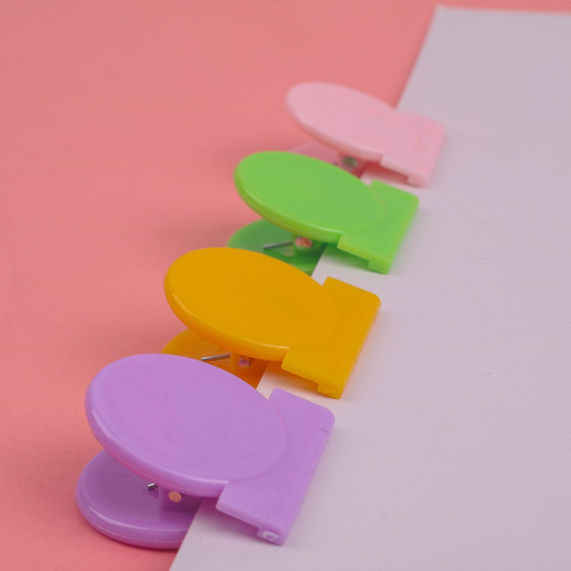 塑料平安夹 号牌夹票据夹子 彩色塑料小夹子