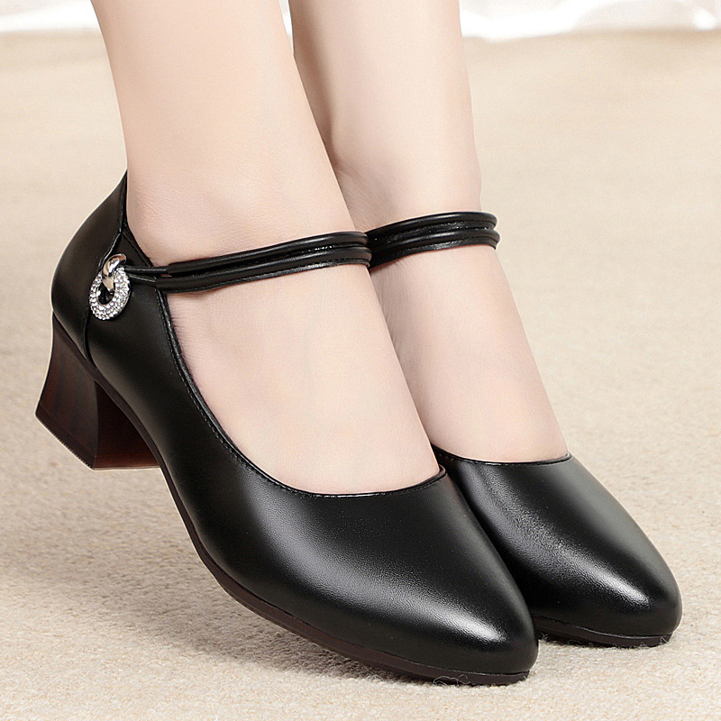 春秋中老年真皮软皮表演走秀中跟单鞋妈妈广场舞皮鞋方口拉带女鞋