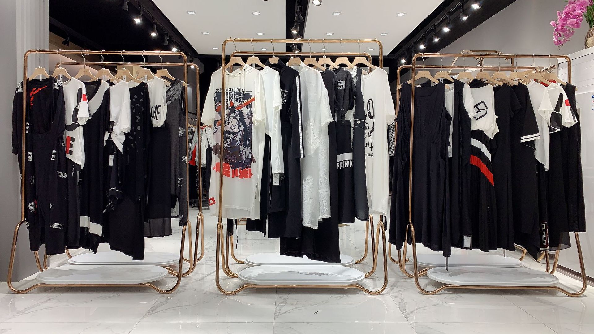 乌丫20夏一线大牌专柜正品女装尾货品牌折扣女装直播实体涨粉货源