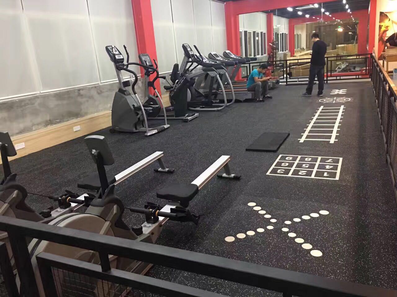 健身房地胶360私教塑胶功能性运动地板防滑减震吸音定制地胶垫