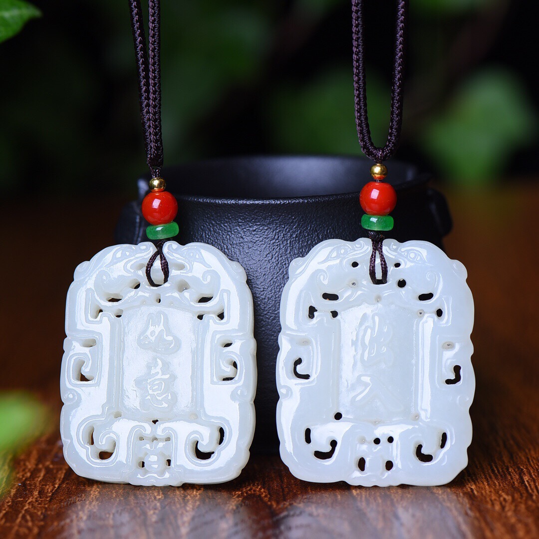 玉石双龙吉祥如意牌出入平安双龙护主玉牌和田玉双龙戏珠玉佩