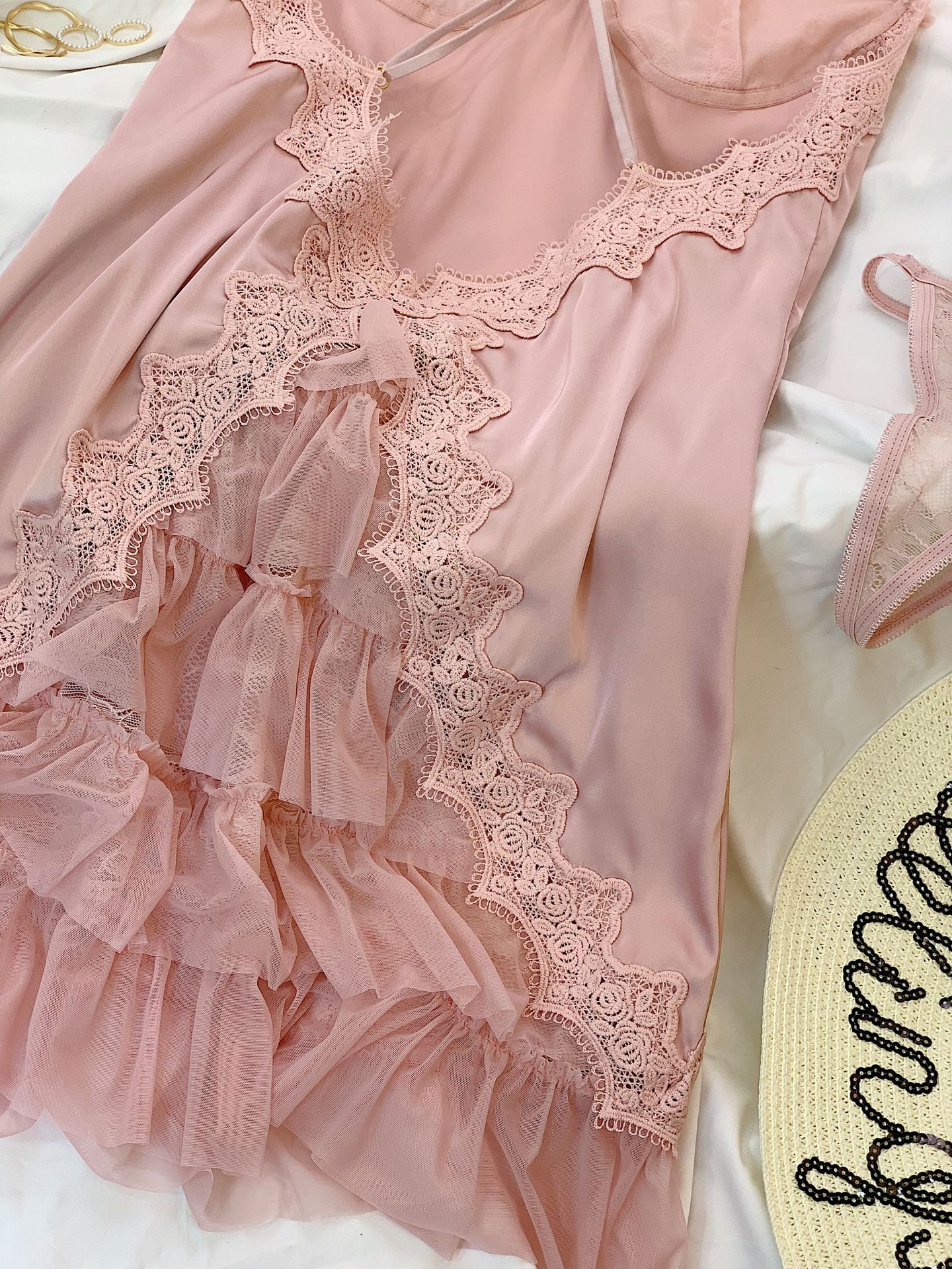 欧美外贸跨境出口情趣吊带蕾丝拼接多层薄纱美背丝绸性感睡衣批发