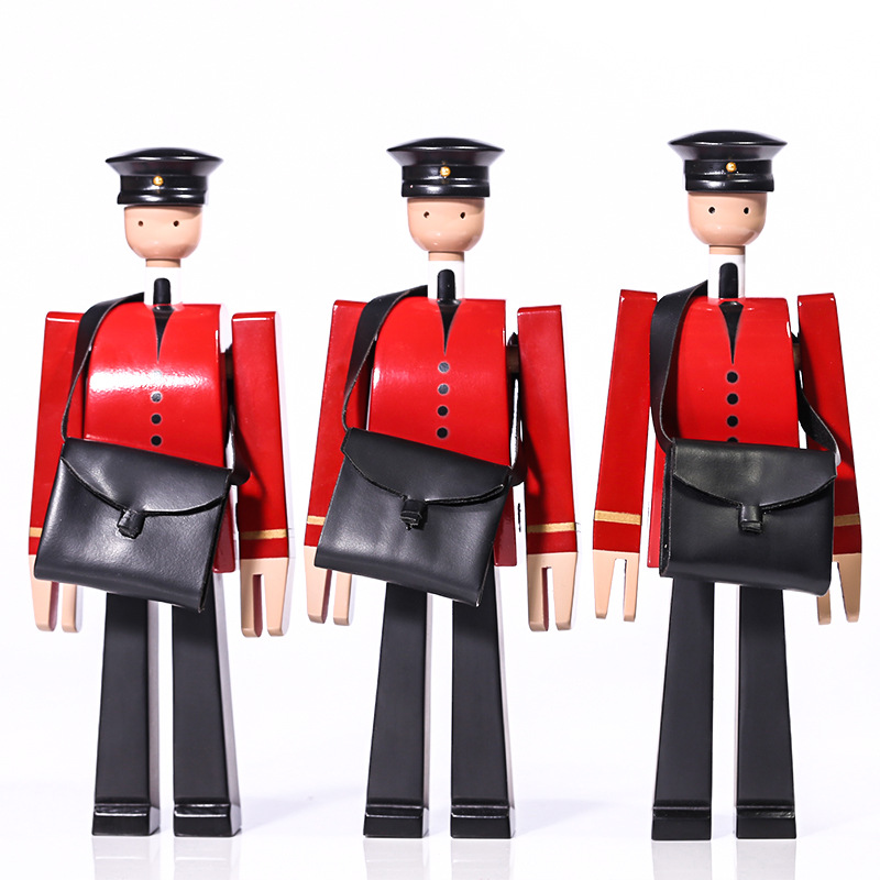 丹麦邮差 木质摆件木质家居创新礼品新款