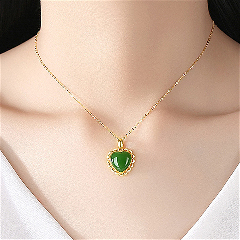 镶嵌玉髓爱心形吊坠 仿和田玉碧玉项链桃心 镀金花边碧玉坠送老婆