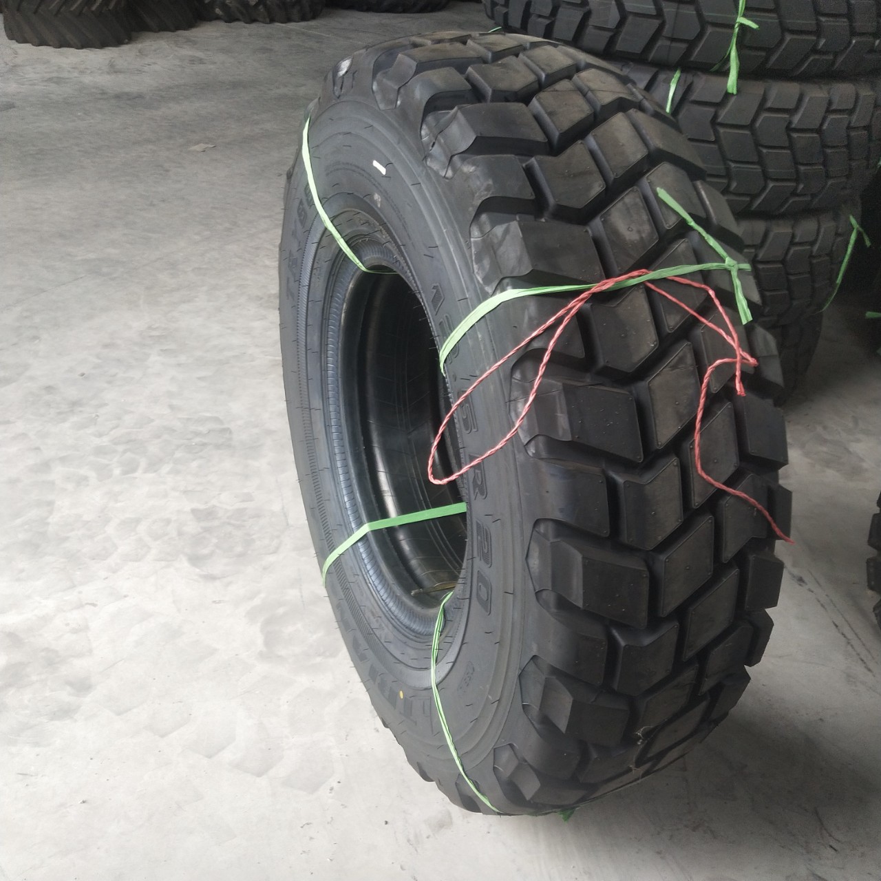 销售便宜供应特种卡车轮胎 越野轮胎12.