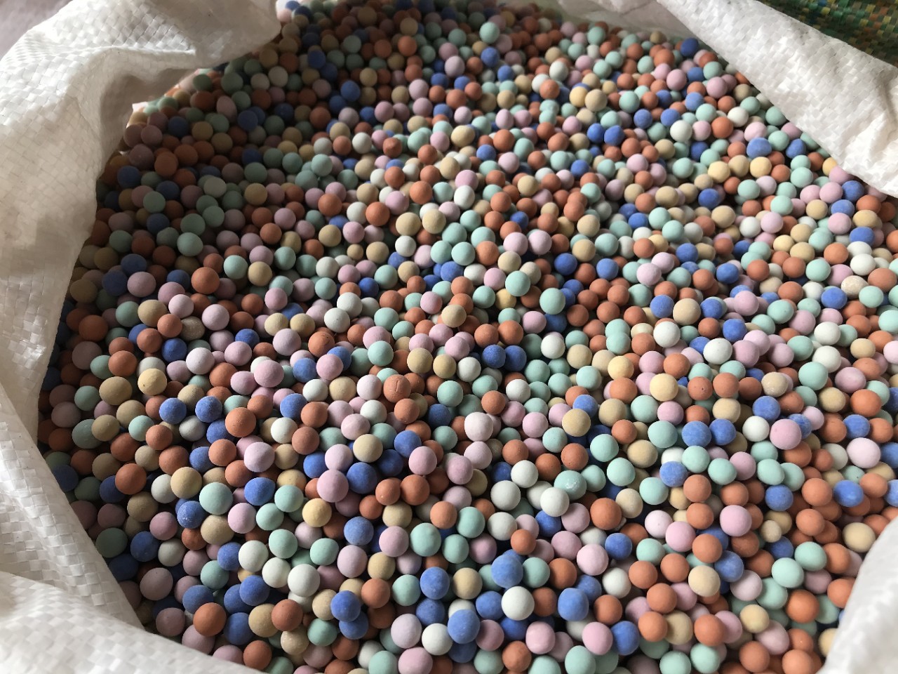 彩色陶碳球陶粒水培植物陶粒多肉垫底鹅卵五彩石鱼缸栽花用的馨悦