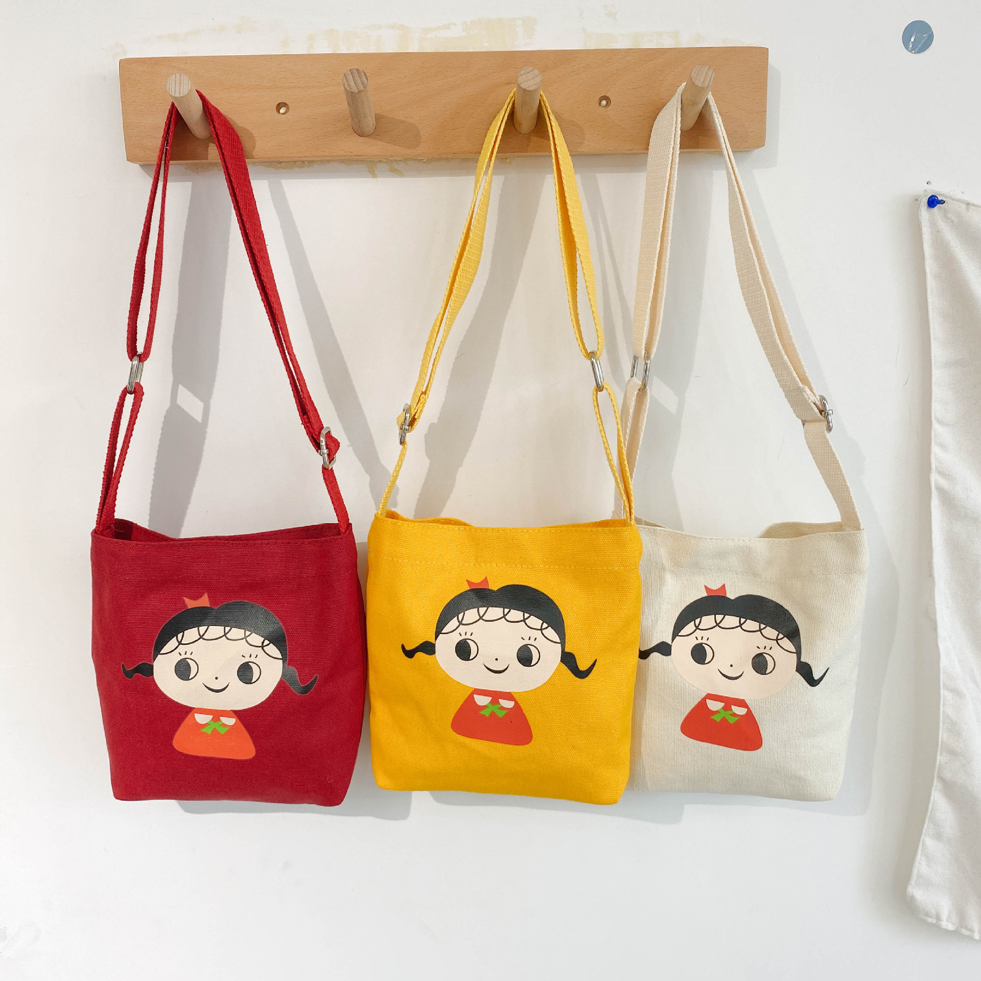 2021春夏季新款宝宝潮儿童帆布包女童斜挎包时尚韩版卡通单肩小包