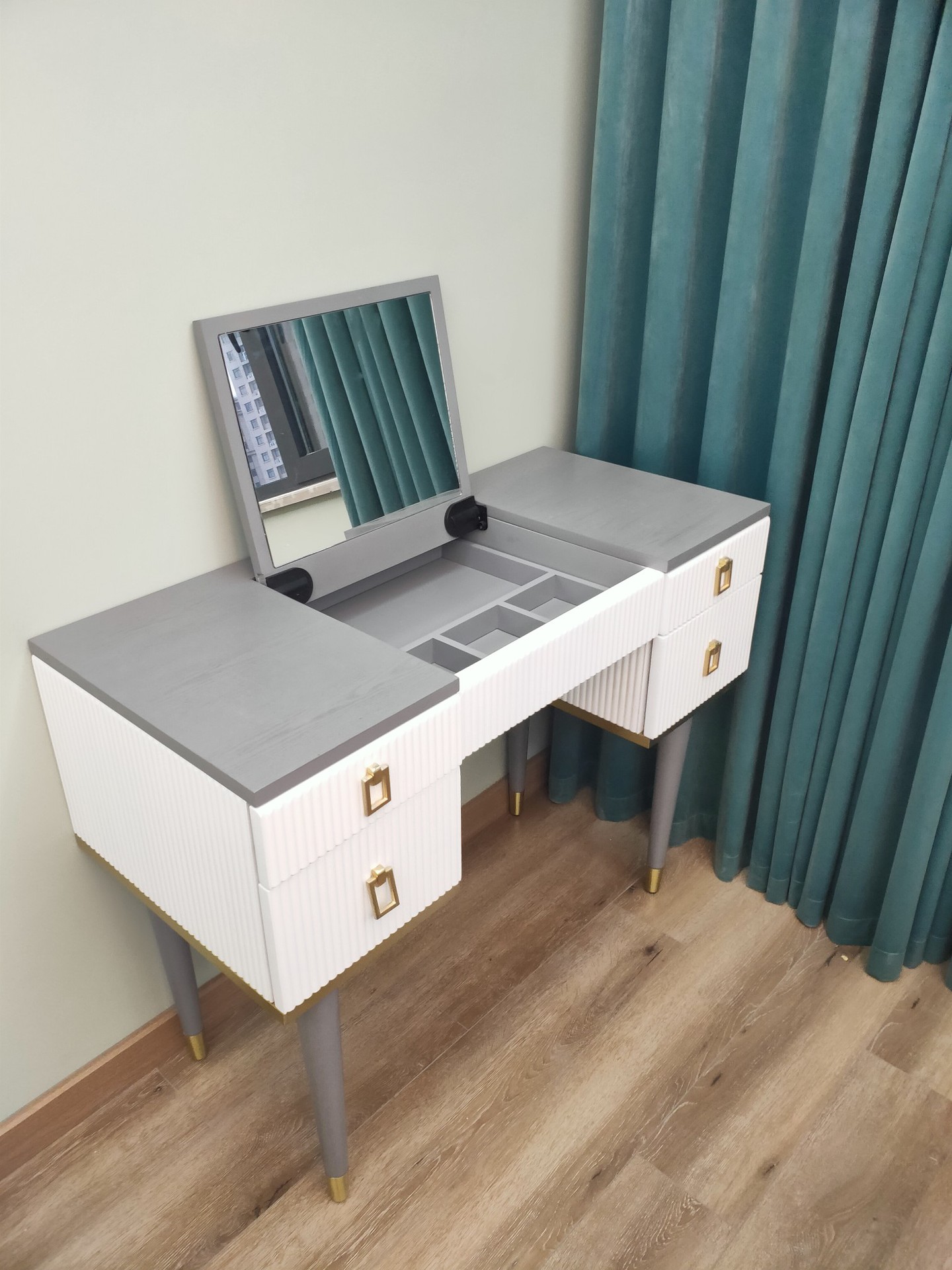 北欧轻奢梳妆台卧室实木现代化妆台翻盖收纳多功能化妆桌厂家直销