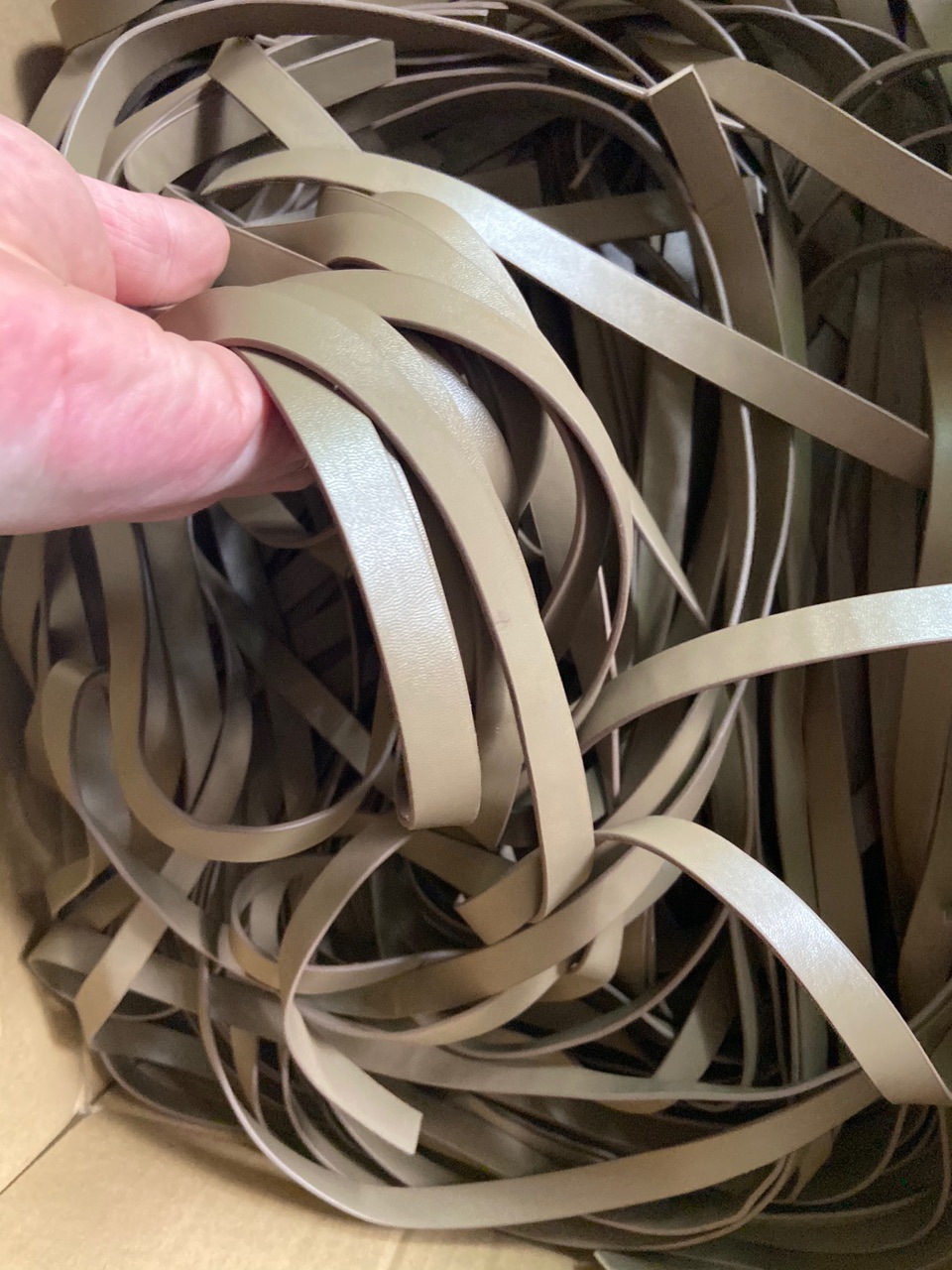 厂家直销批发订制礼品盒手工包双层皮油边皮革pu皮条 真皮皮绳