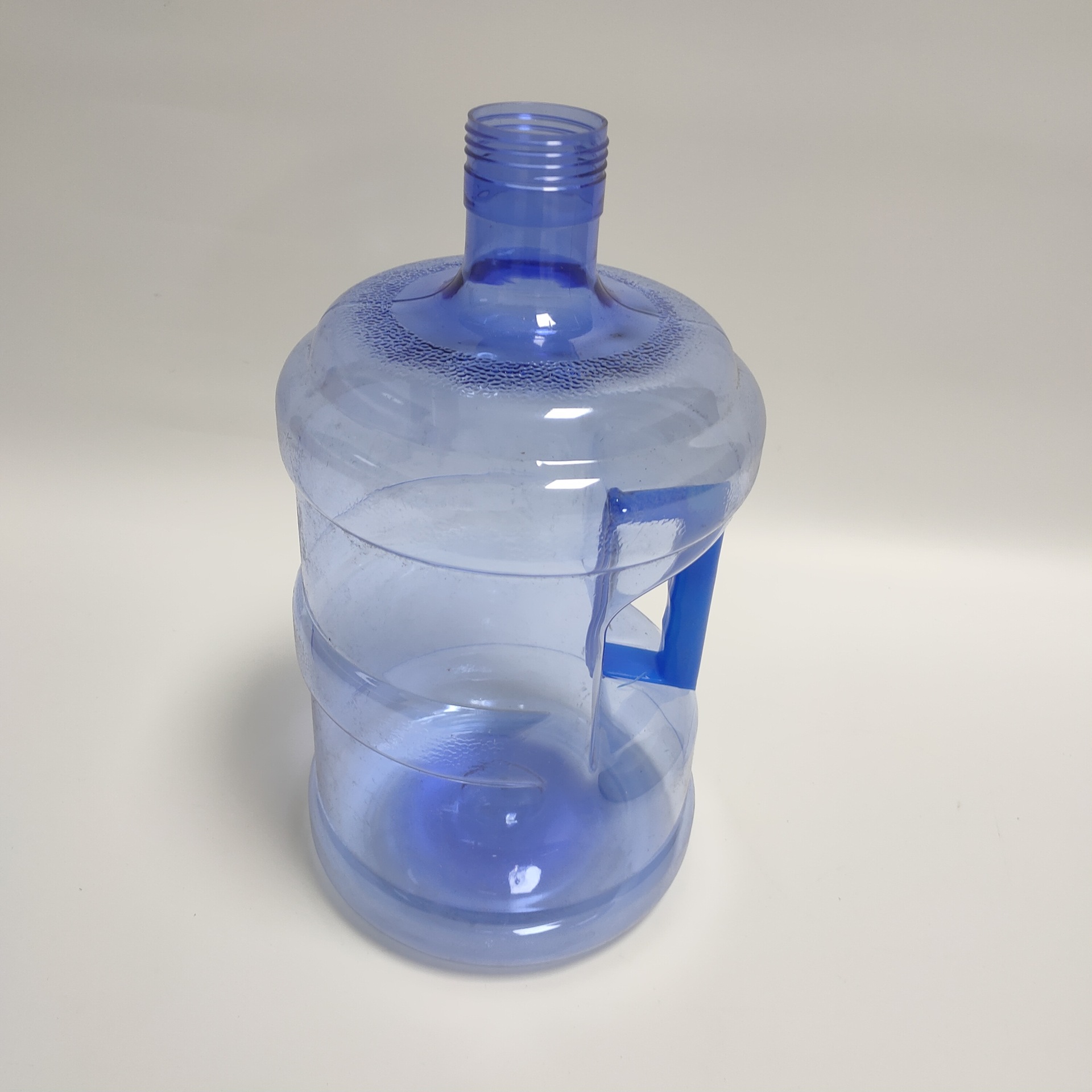 pet塑料矿泉水桶塑料水桶家用净化水水桶饮水机打水圆水桶-阿里巴巴