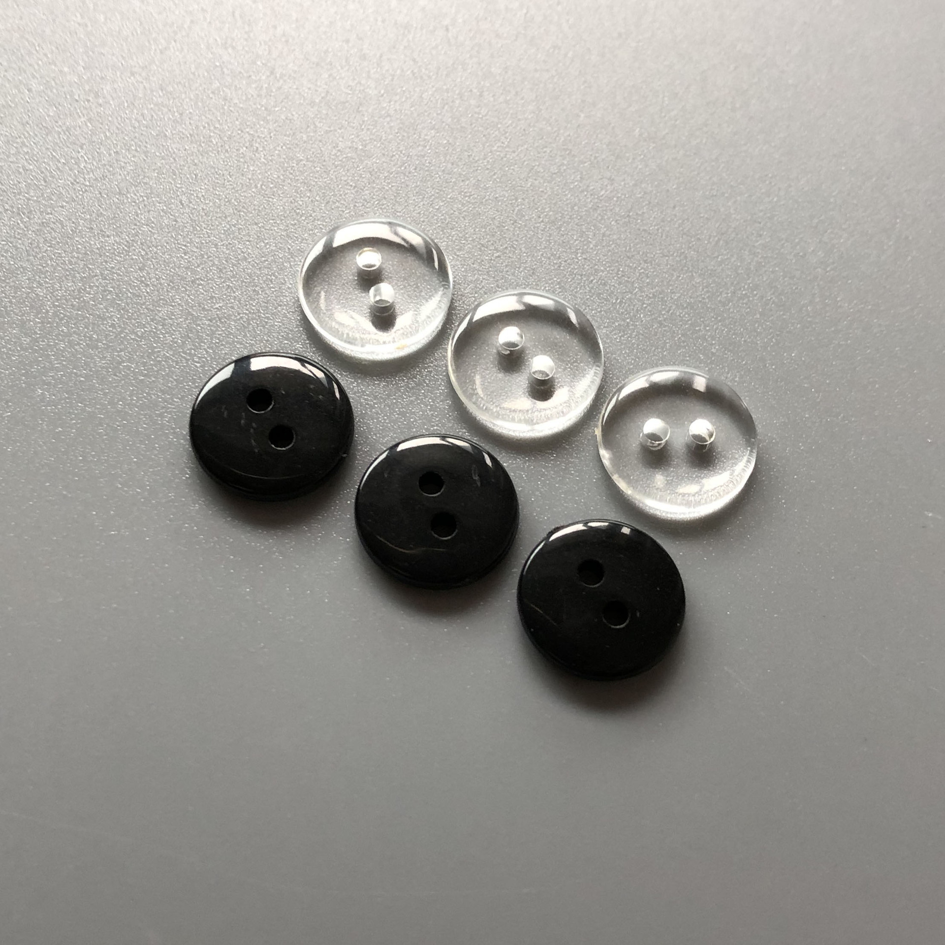 现货圆形透明黑色2眼面包纽扣 18l玻璃扣衬衫内衣通用预备扣子