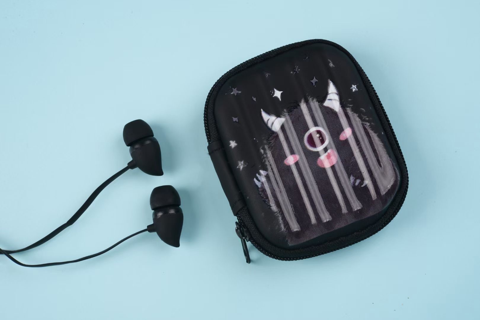 ed-1017卡通动漫怪兽角型耳机 带可爱收纳盒手机通用有线耳机批发