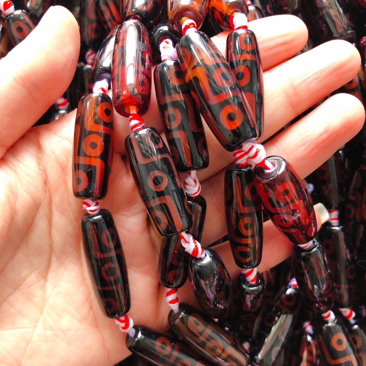 厂家直销30mm黑红道九眼玛瑙天珠手串手链佛珠吊坠diy配珠勒子饰