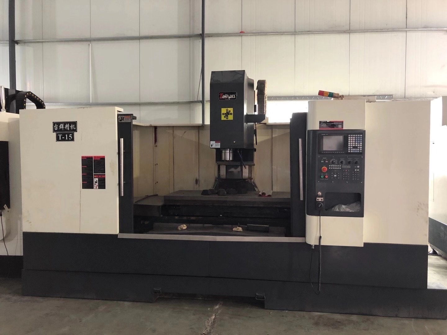 二手加工中心1580台群电脑锣三硬轨bt50主轴低价出售