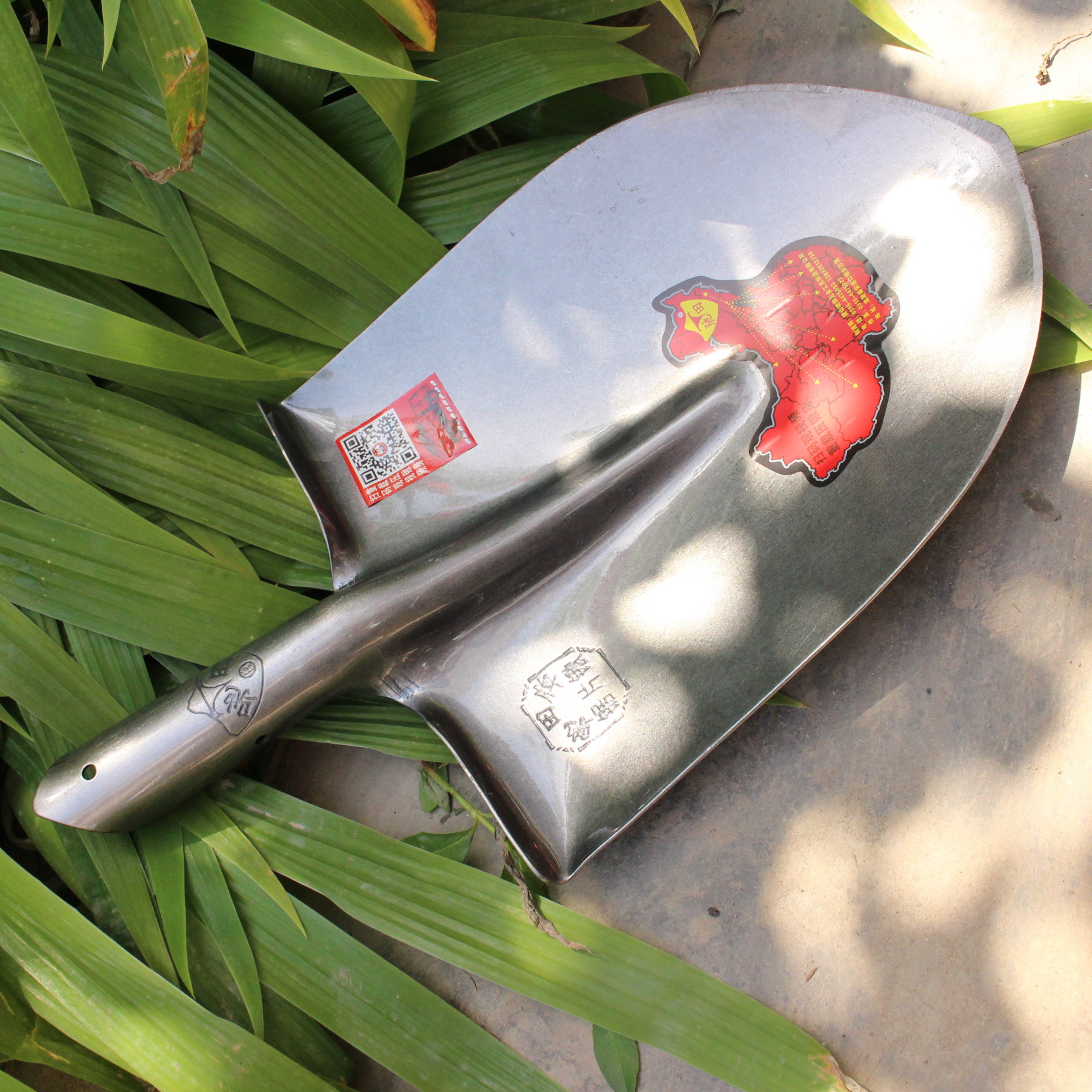 厂家批发平头锹洋锹钢锹木柄铁铲锹锰钢锹斗锹尖头钢铲不卷刃