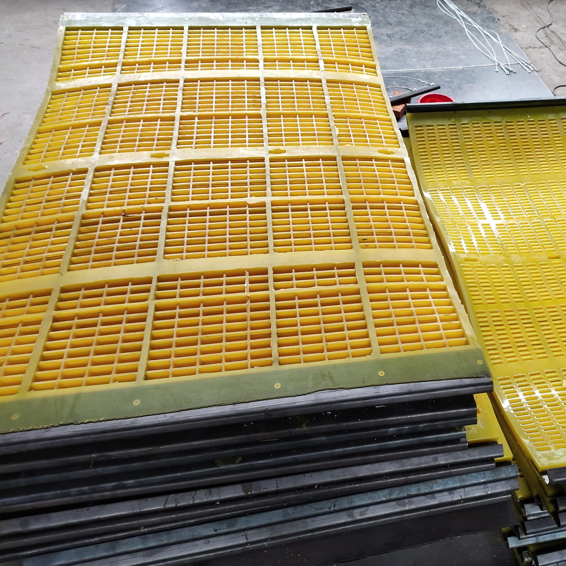 厂家直销聚氨酯筛板选矿设备用筛网耐磨聚氨酯振动筛可定制