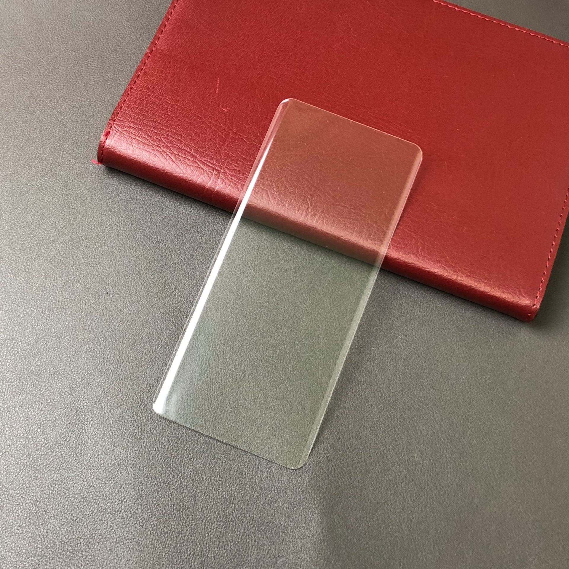 3d热弯uv胶白片钢化膜实物展示:7,全透明uv白片配合uv胶使用贴合手机