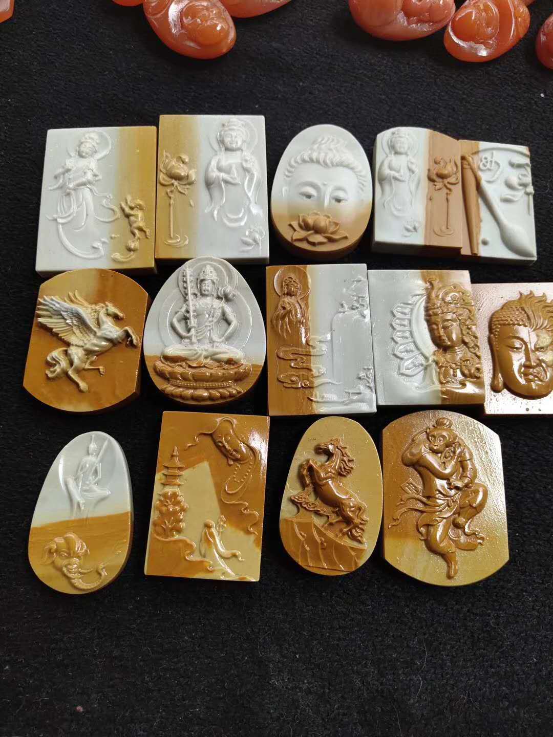 厂家大量批发新疆泥石吊坠观音菩萨佛祖飞奔的野马男女款