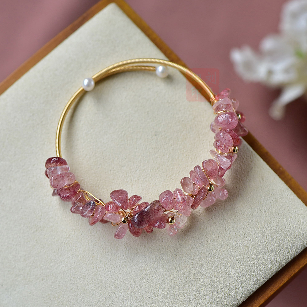 超划算 仙女风 天然优质草莓晶碎石手链 可调节 高质量