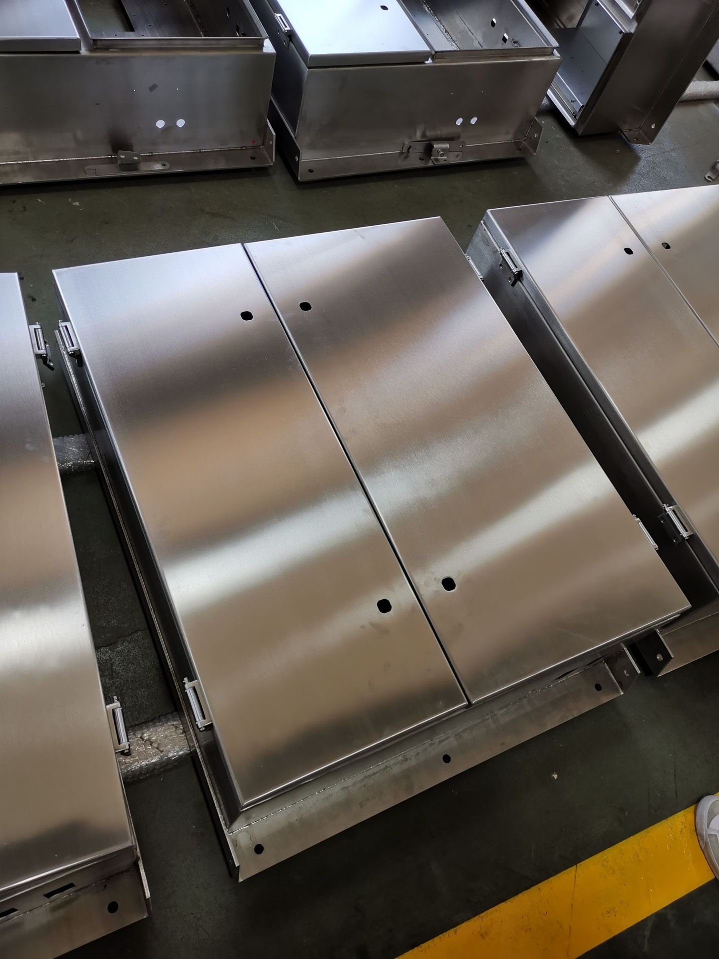 大型箱柜钣金外壳定制 按图纸非标不锈钢加工定制 网络机柜箱外壳