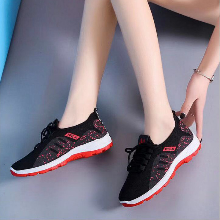 Old Beijing Cloth Shoes Women's Casual Slip-on Running Shoes Low Heel Slip on Shoes Breathable Square Dance Mom Sports Shoes