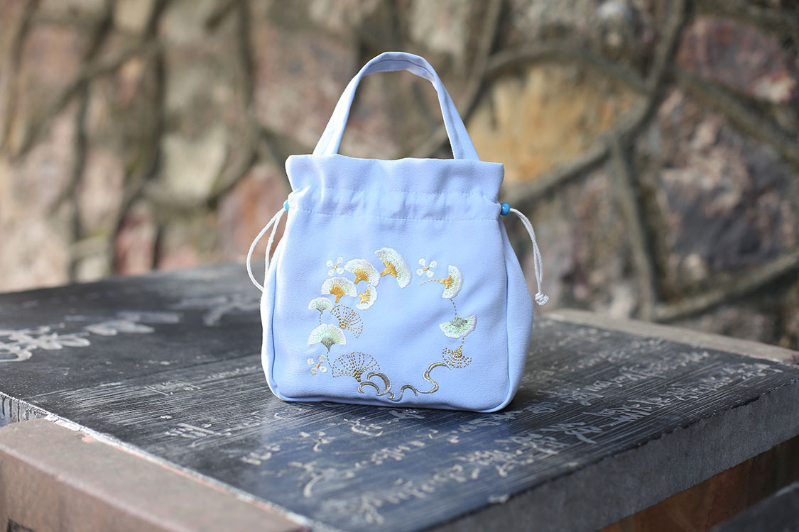 厂家直销绣花汉服包包大容量百搭抽绳束口刺绣棉麻古风文艺布包