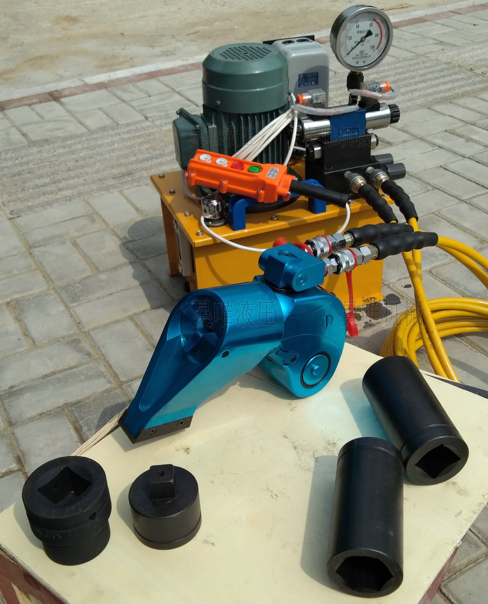 钛合金电动扳手88级高强度螺栓管道阀门用电动液压中空套筒扳手