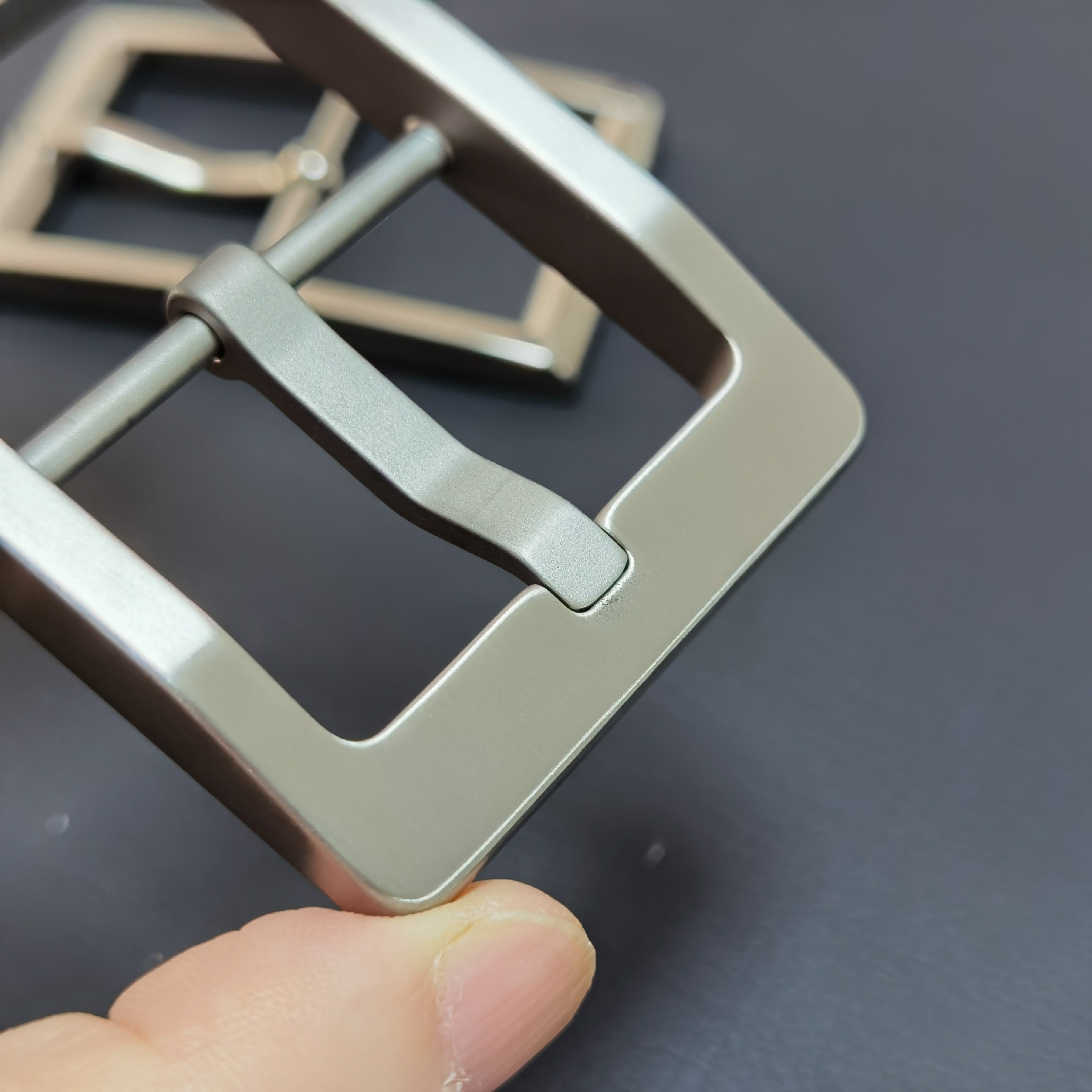 纯钛皮带扣日字扣腰带扣不过敏不生锈不掉色针扣男士女士腰带扣