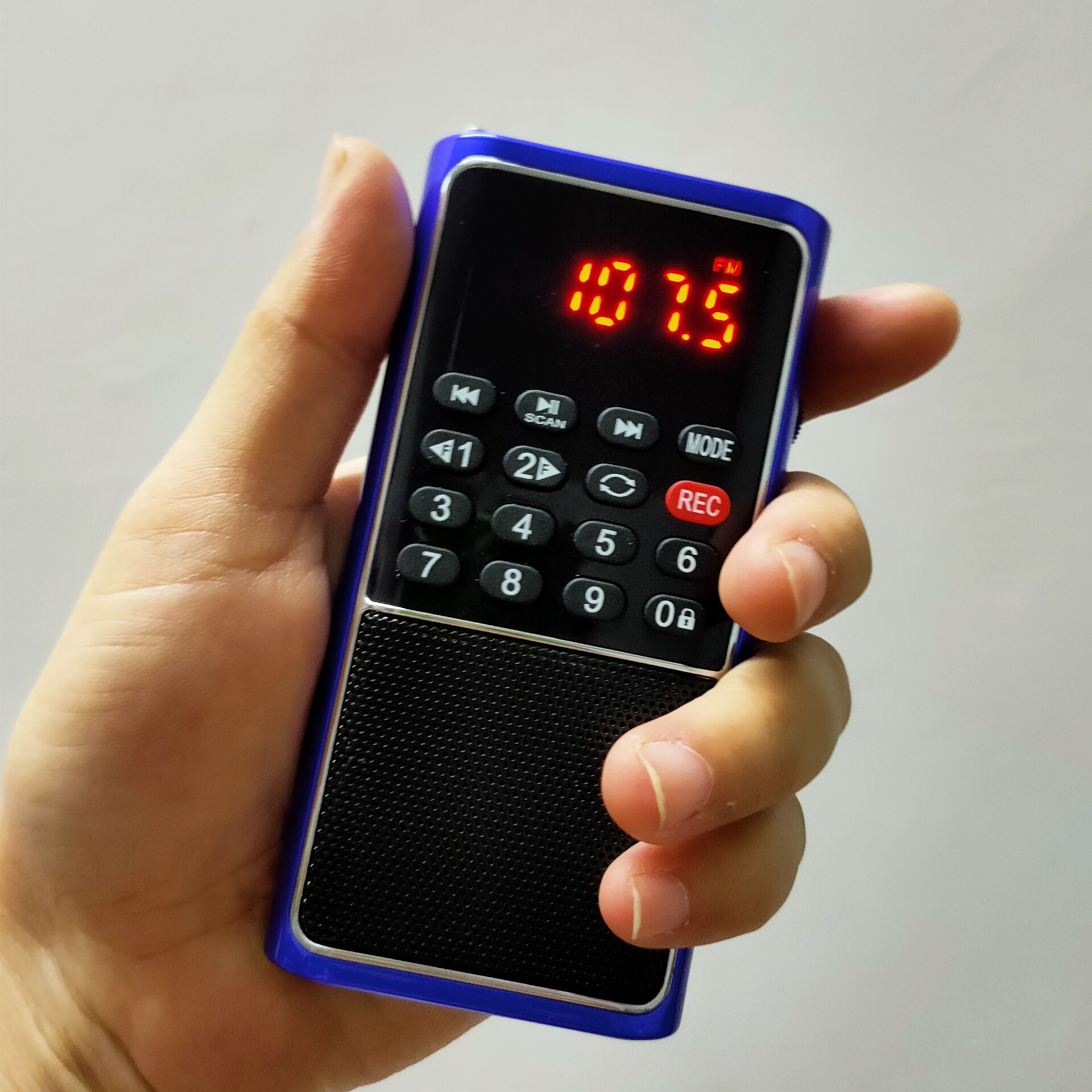 工厂直批 l-338插卡音箱迷你型收音机小机台插u盘多功能fm收音机