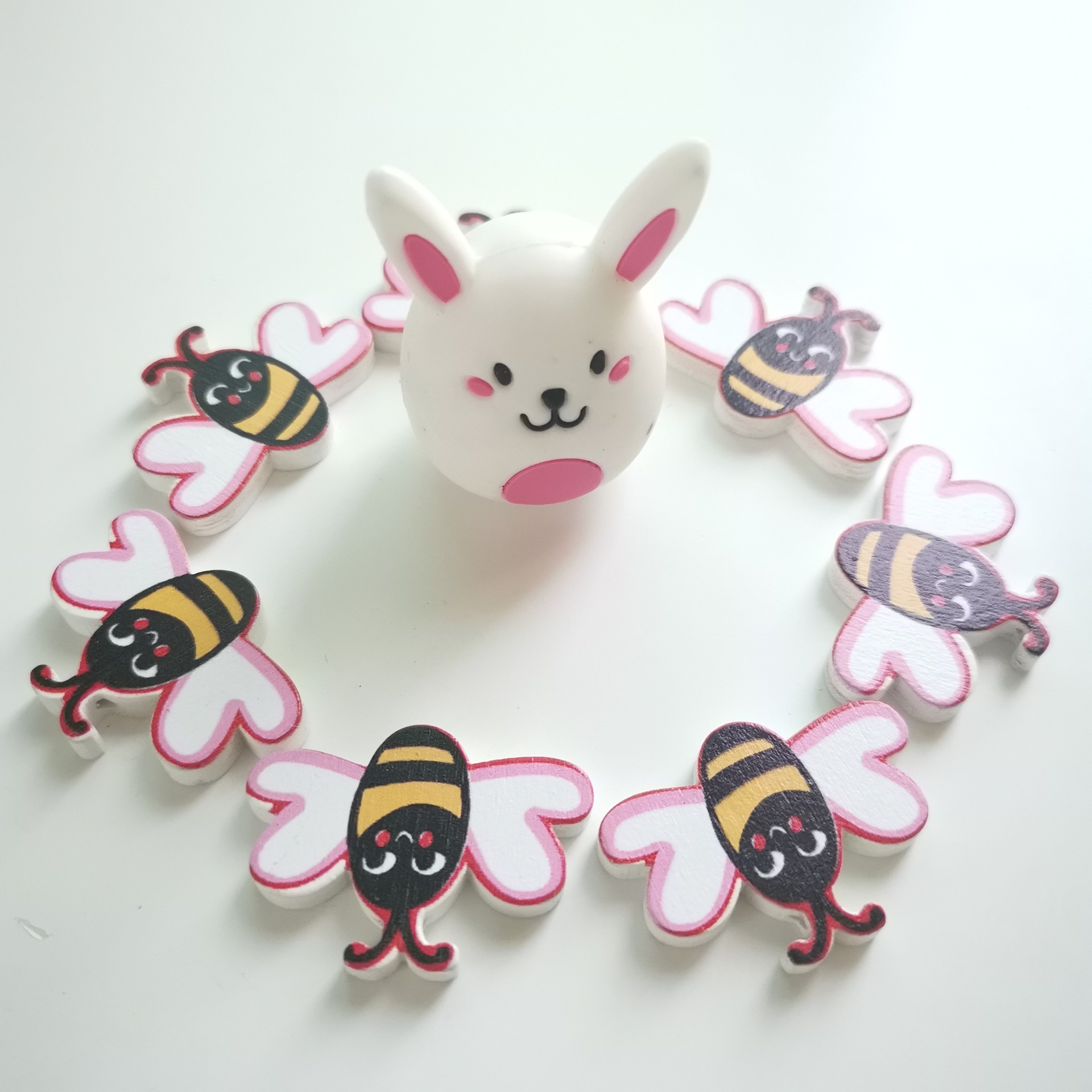 可爱卡通小蜜蜂木纽扣 彩绘动物纽扣 缝纫装饰材料辅料 50个一包