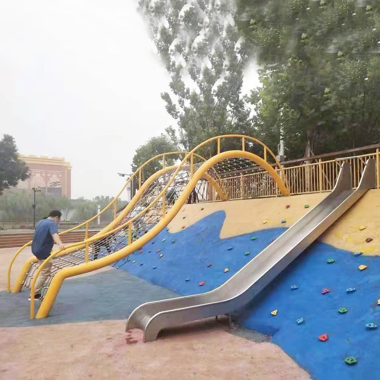 景区大型户外儿童攀爬网小区公园非标游乐设备拓展训练爬网定制