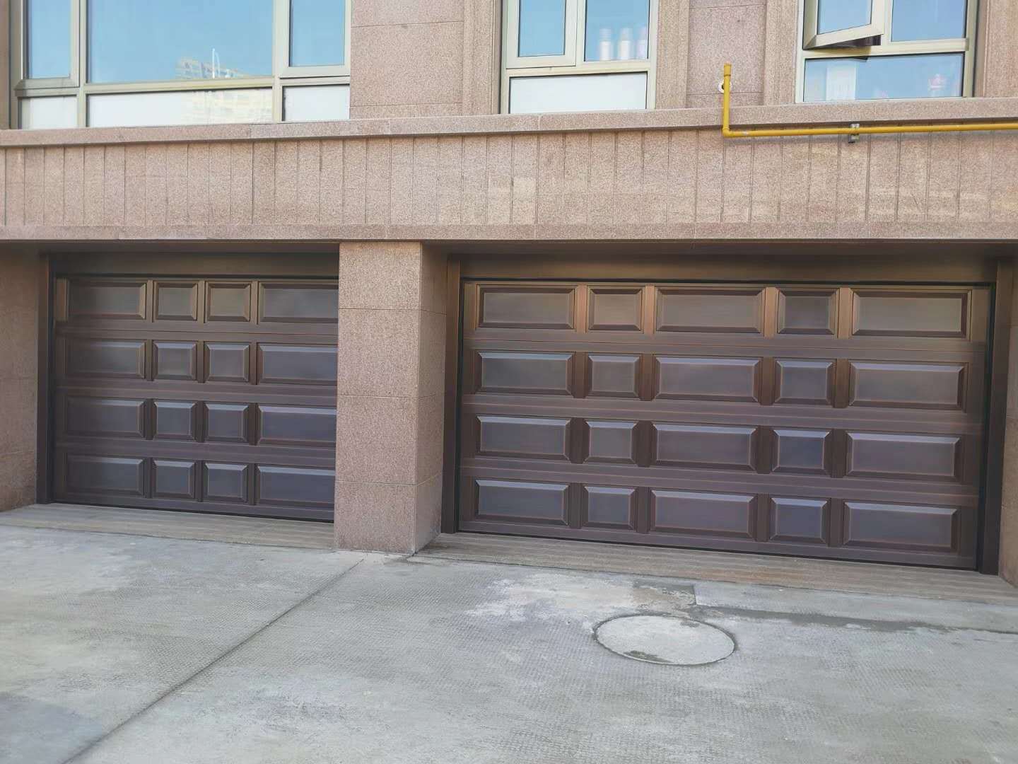 定制车库门 铝合金自动遥控车库门 翻板车库门别墅私人车库门