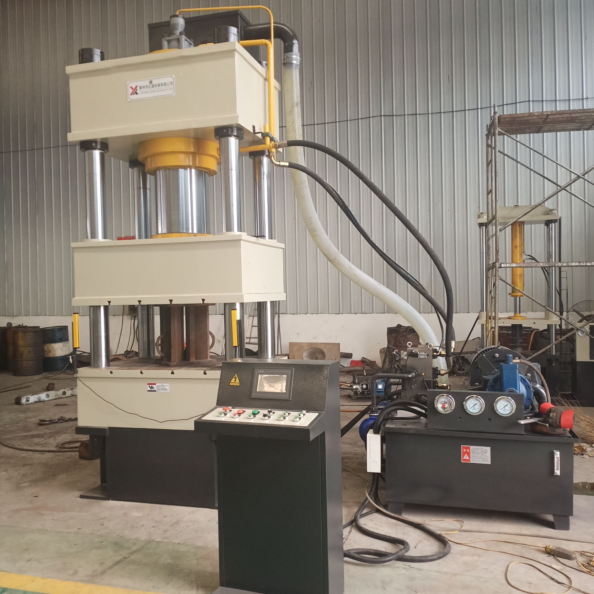 500吨牛羊舔盐砖压制成型四柱液压机500t四柱液压机