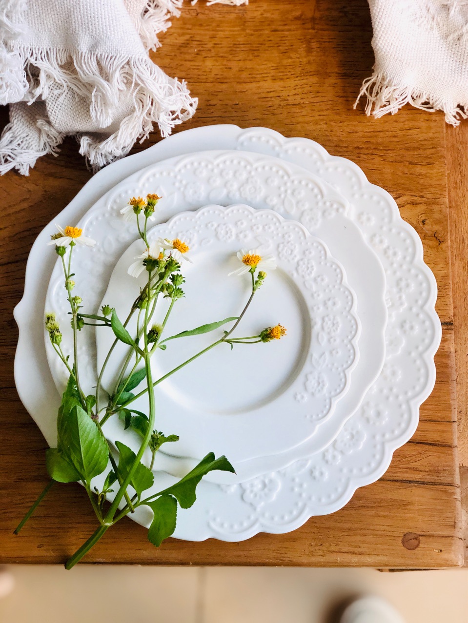 出口意大利不对称浮雕花纹陶瓷盘餐盘甜品盘平盘西餐白瓷盘