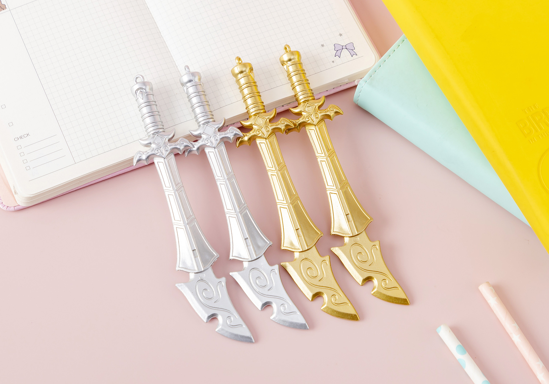 新款创意仿金属屠龙宝刀中性笔兵器笔学生创意中性笔批发厂家