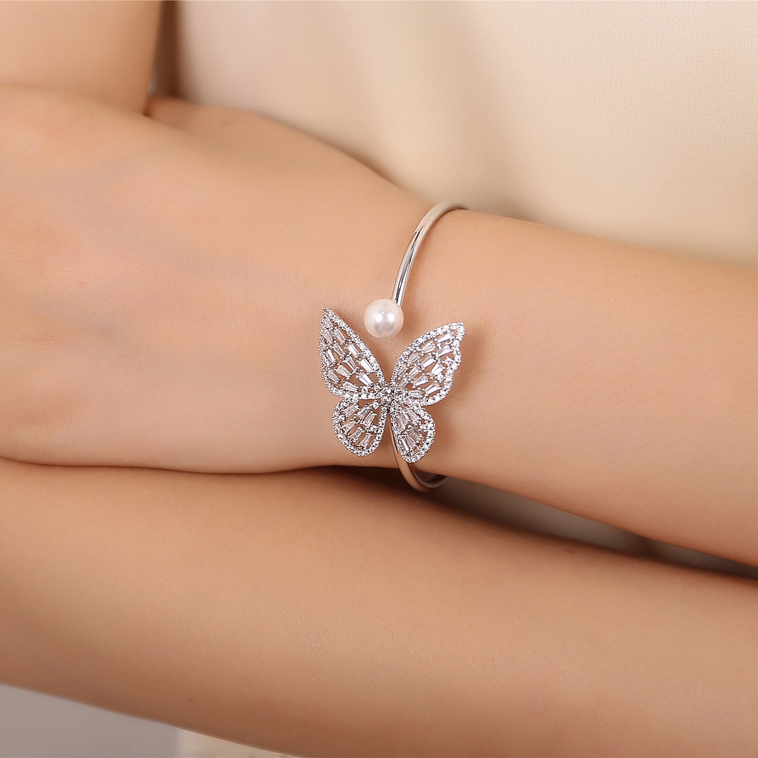 外贸货源夸张高级感手链女日韩超闪水晶锆石开口蝴蝶手镯厂家直销