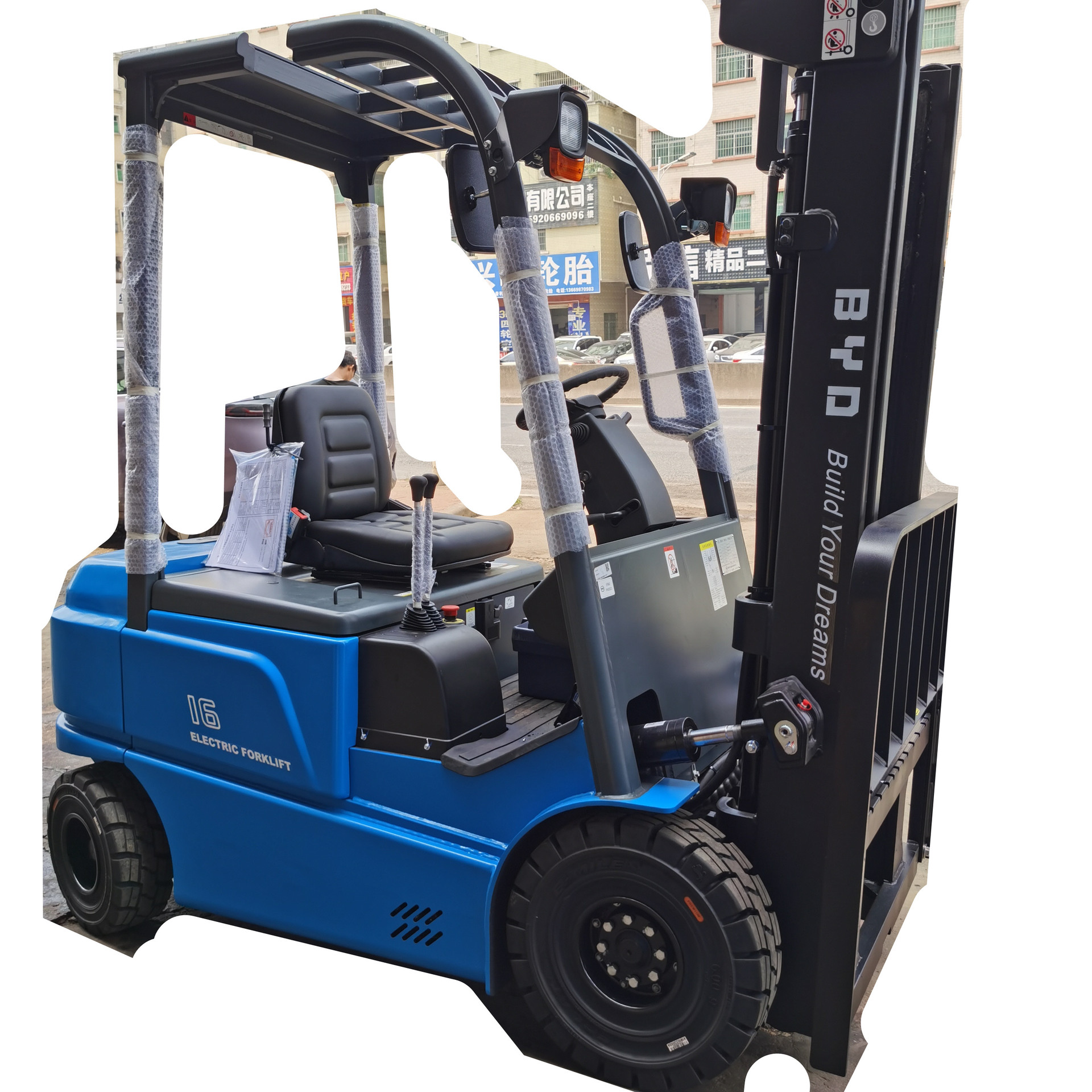 供应1.6吨比亚迪铁锂蓄电池电动叉车 二级自由提升门架升高3米 图片_